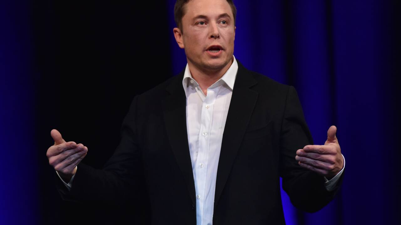 Le patron de SpaceX, Elon Musk, veut envoyer sa Tesla décapotable dans l'espace