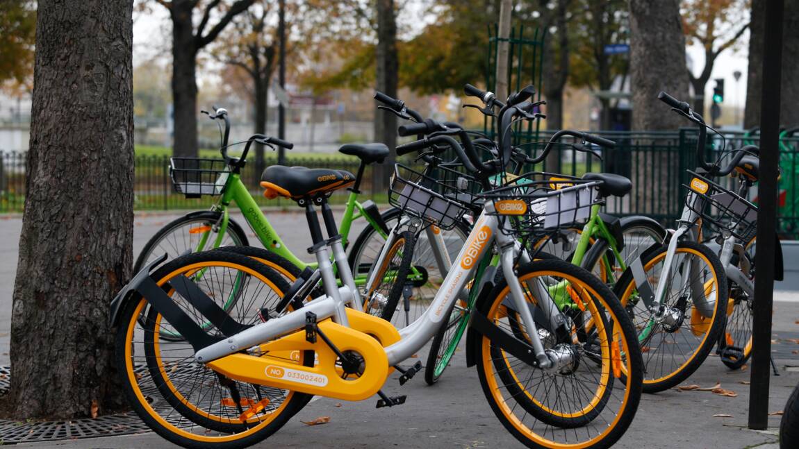 A Paris, les "vélos flottants" veulent résister malgré vandalisme et incivilités