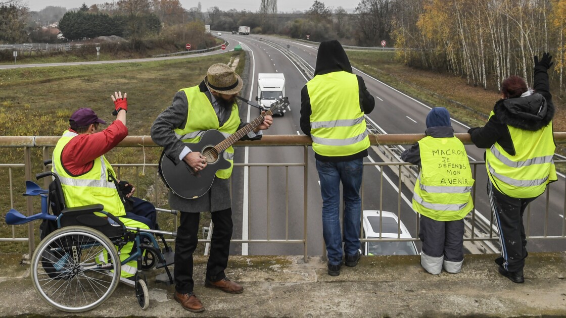 Gilets Jaunes Rassemblement En Vue à Paris Pour Lacte 2