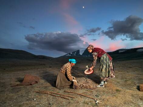 Avec les femmes nomades de la steppe mongole