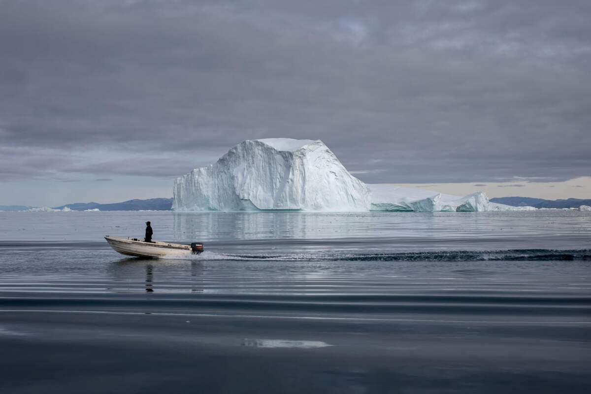 Groupe de glace rond, gratte-ciel de glace de pare-brise en forme