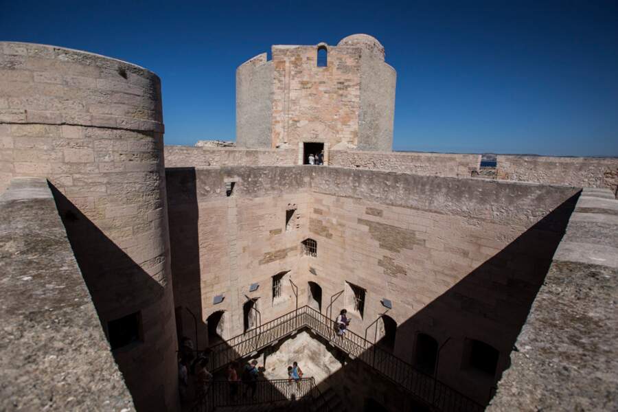 Distribution De Le Prisonnier Du Château D'if La Provence des mystères et des croyances - GEO