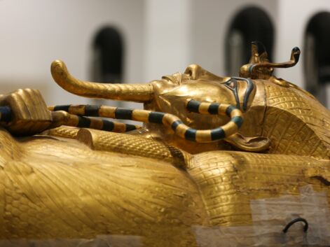 Le sarcophage doré de Toutankhamon en pleine restauration en Egypte