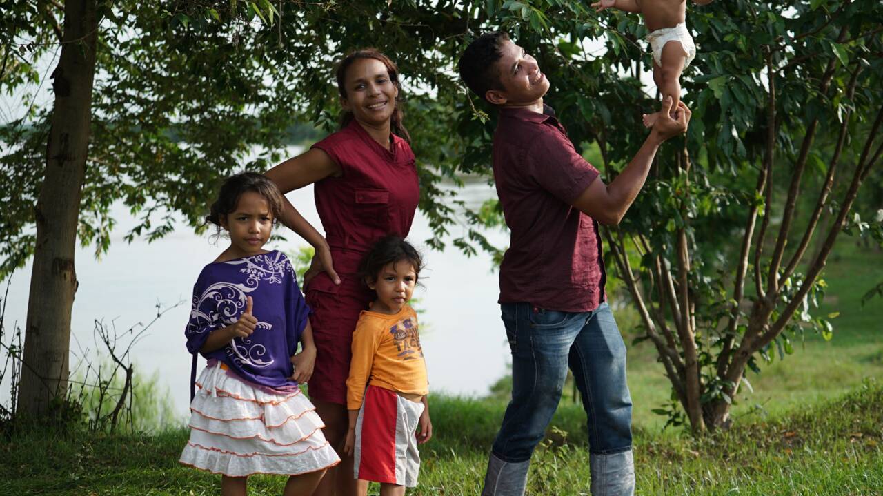 VIDÉO : En Colombie, un couple au-delà de la haine