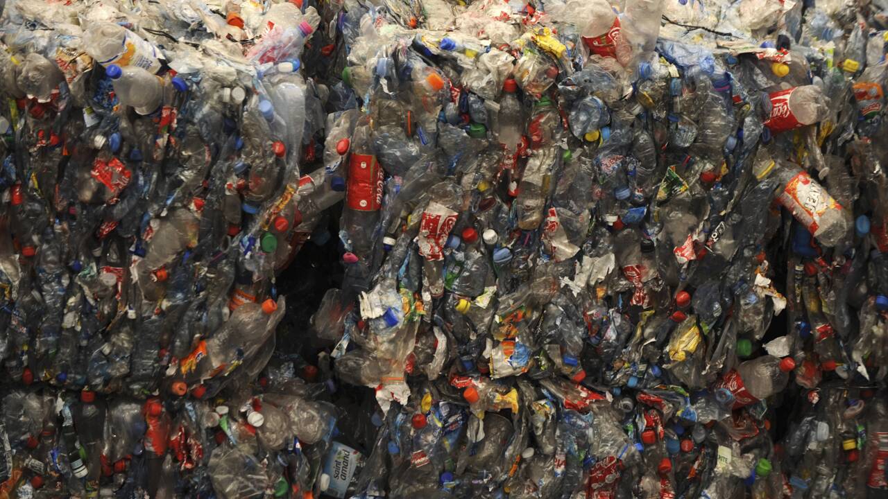 Le gouvernement va lancer en 2019 un "bonus-malus" sur le plastique