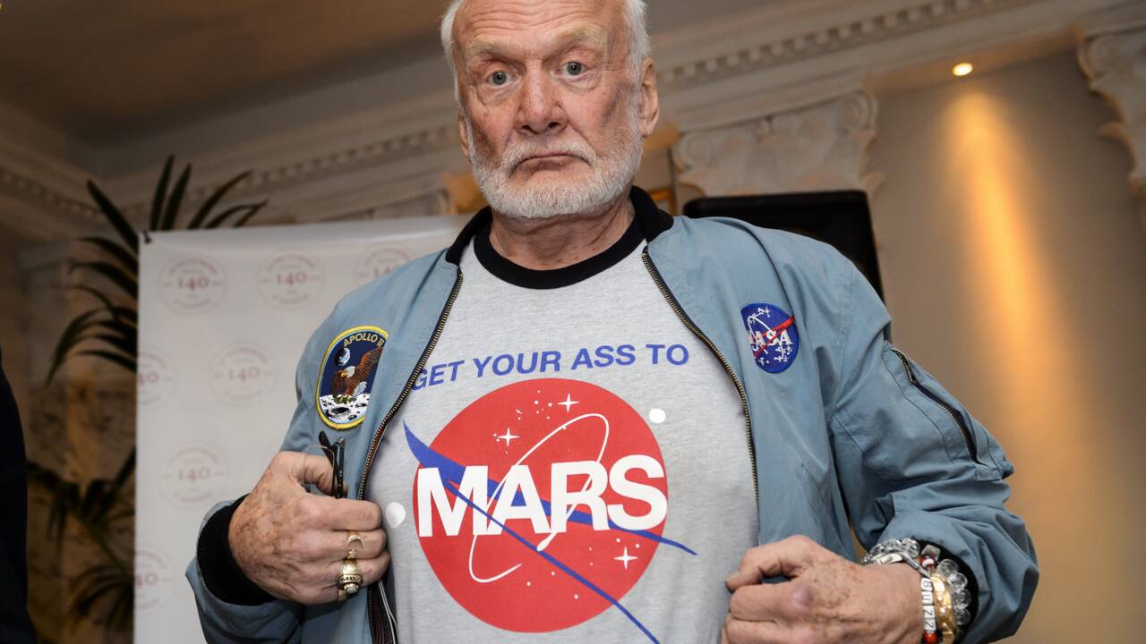 L'ex-astronaute Buzz Aldrin, hospitalisé, "se remet bien"