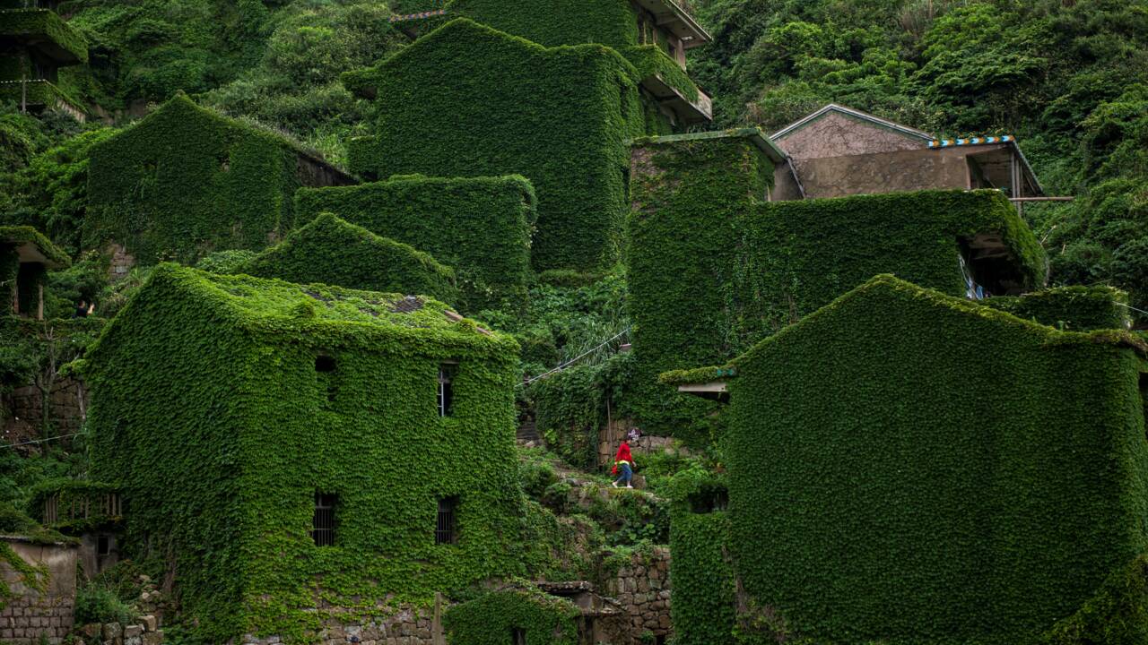 En Chine, la nature reprend ses droits dans un village figé dans le temps
