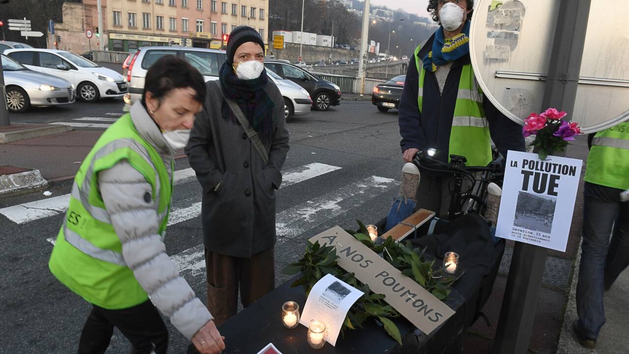 Pollution: 2e jour de circulation alternée à Paris, Lyon s'y met