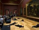 Happening militant au Louvre contre le mécénat de Total