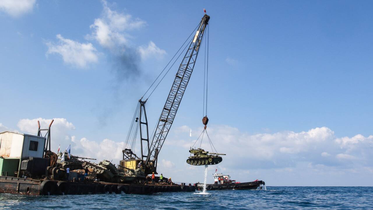 VIDÉO - Des chars immergés dans la mer au Liban, pour le plaisir des plongeurs