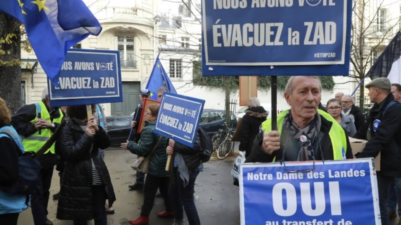ND-des-Landes: Valls affiche sa détermination