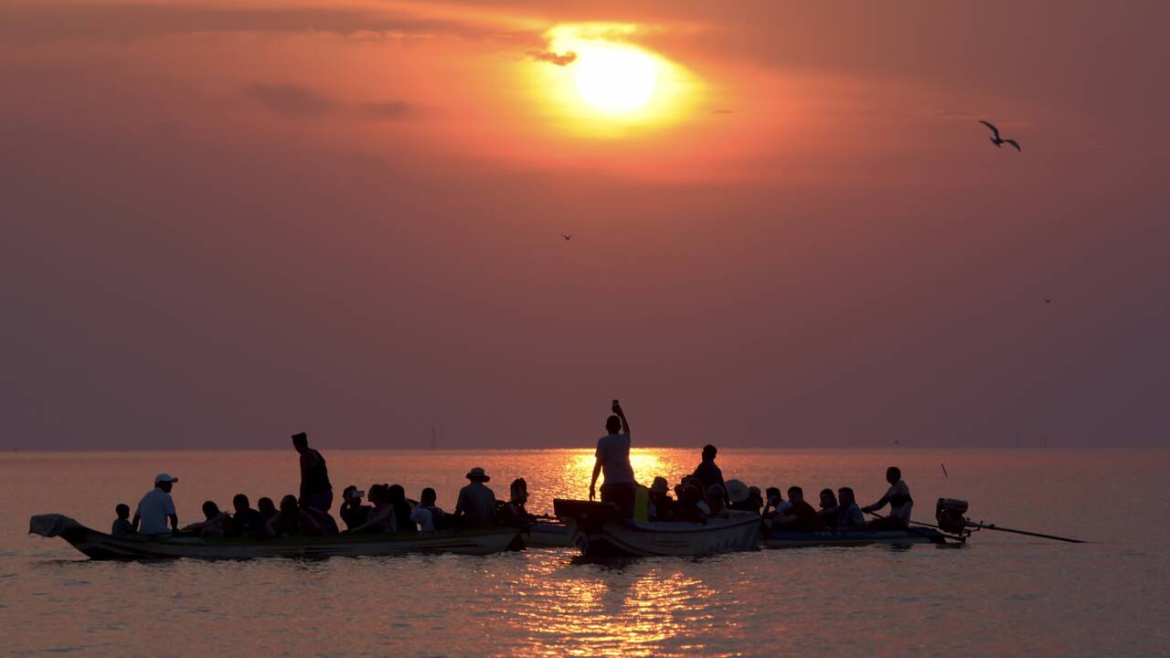 Au Cambodge, les touristes remplacent les poissons sur le lac Tonle Sap