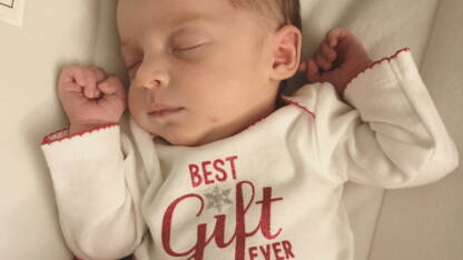 Que Se Passe T Il Quand Un Bebe Nait A Bord D Un Avion D Un Train Ou D Un Metro Geo Fr