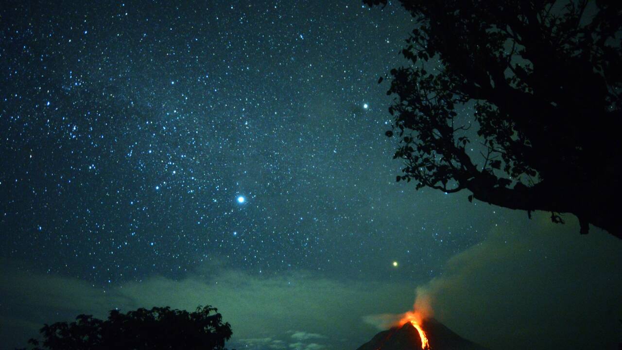 L'impressionnante éruption du volcan Sinabung en Indonésie