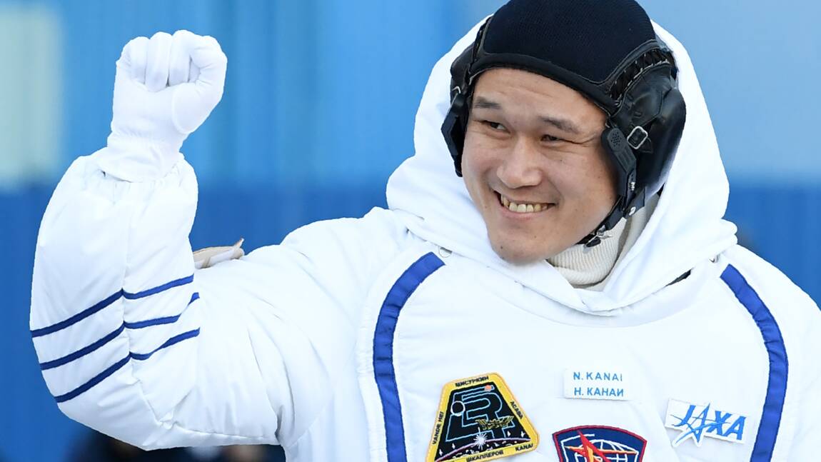 Deux astronautes japonais et américain ont débuté une sortie orbitale