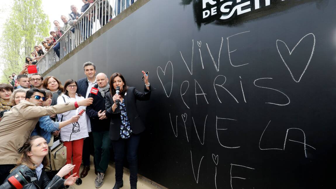 Paris: inauguration d'un parc piétonnier sur les voies sur berges