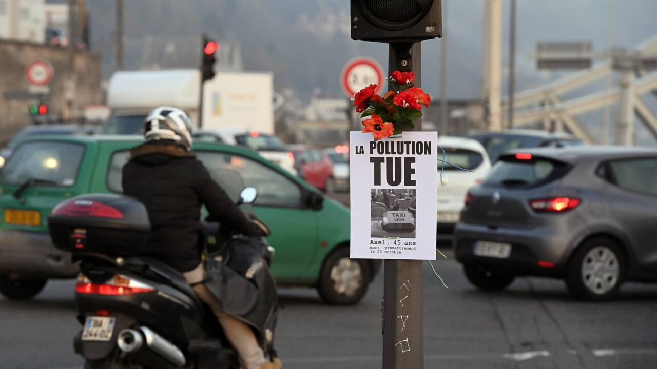 Pollution à Paris: la circulation alternée reconduite mercredi