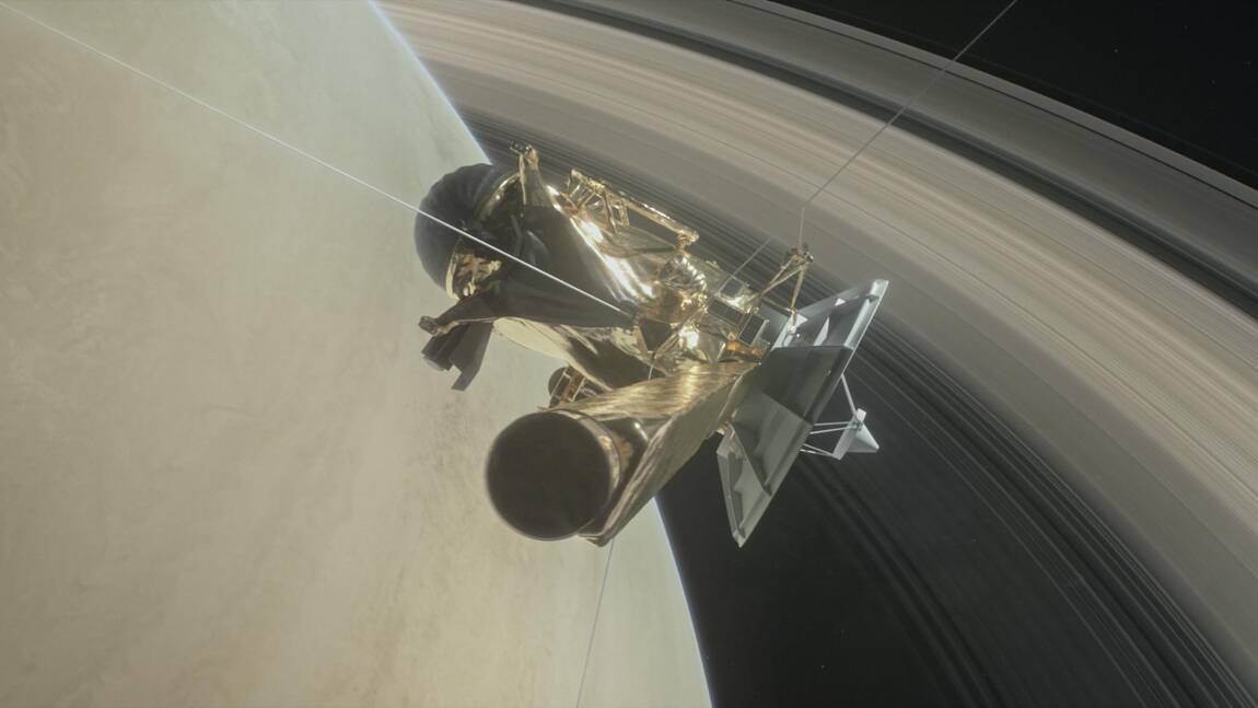 La sonde Cassini reprend contact après sa plongée sous les anneaux de Saturne