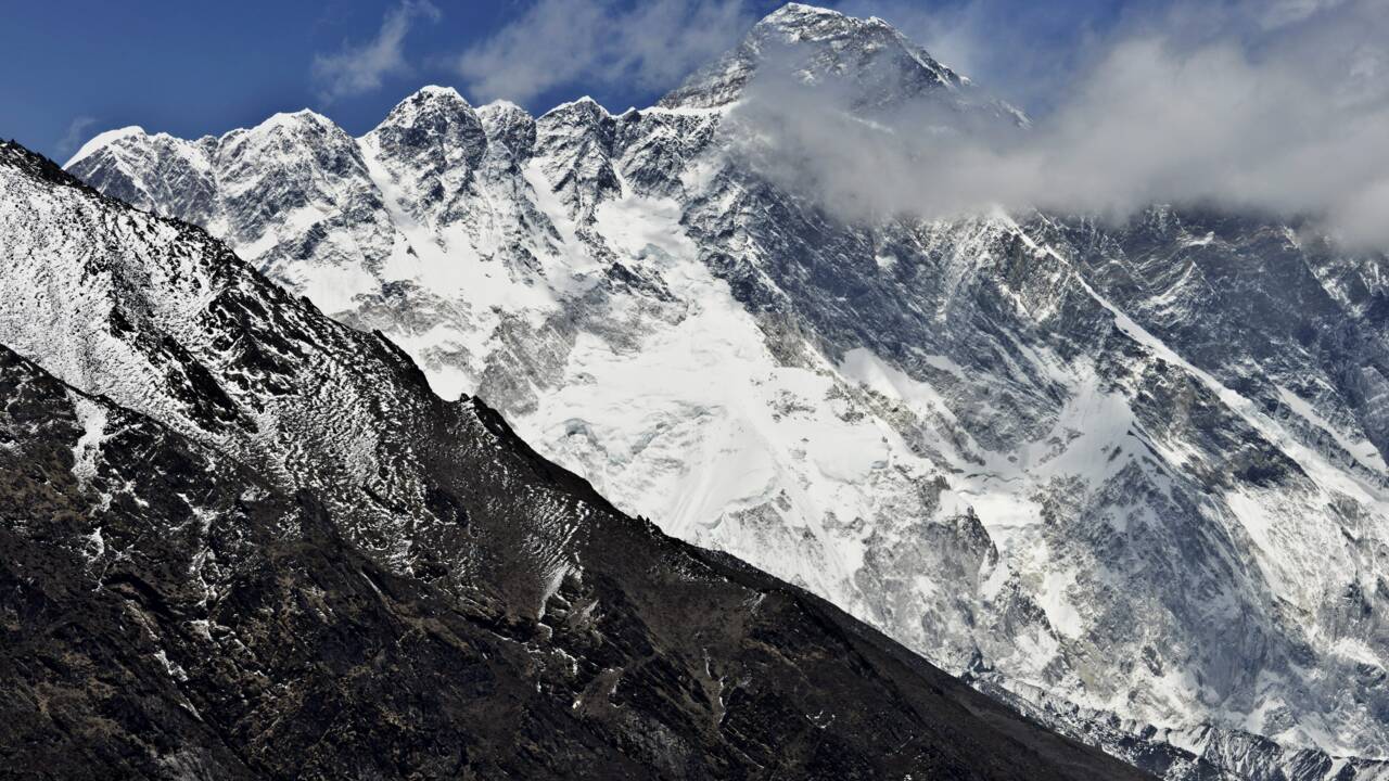 Le Népal va vérifier l'altitude de l'Everest, deux ans après un séisme