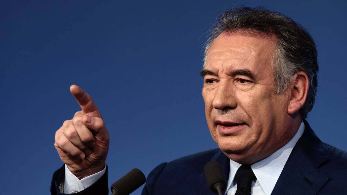 Sargasses: "L'Etat doit reconnaître que c'est une catastrophe naturelle", estime Bayrou