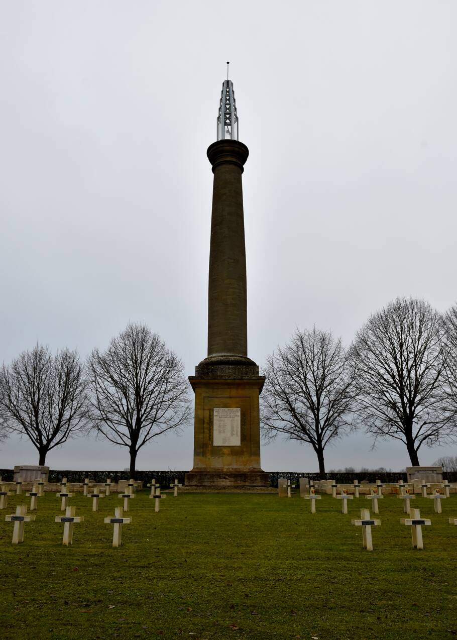 Un cimetière oublié de la Première Guerre mondiale découvert dans la Meuse
