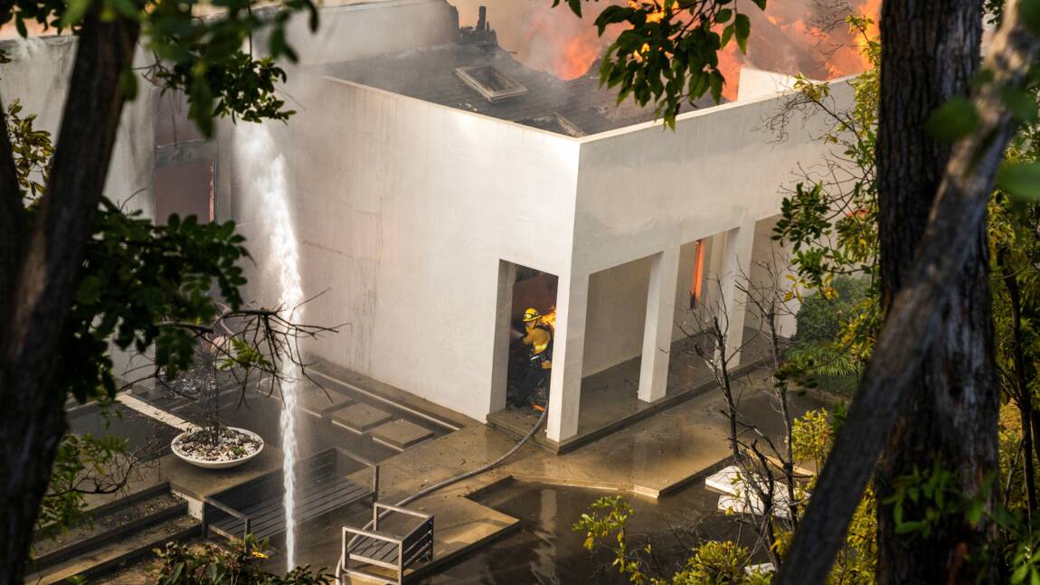 Les flammes atteignent Los Angeles et ses luxueux quartiers