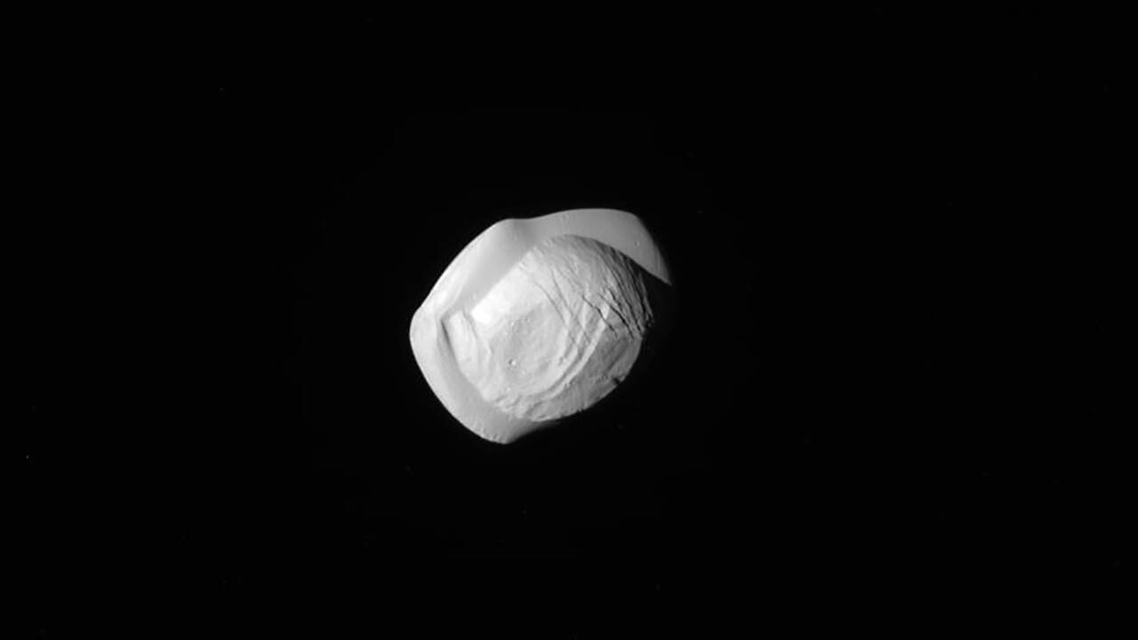 La sonde spatiale Cassini amorce son plongeon final sur Saturne