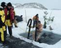 En Antarctique, un bain glacé pour fêter le solstice