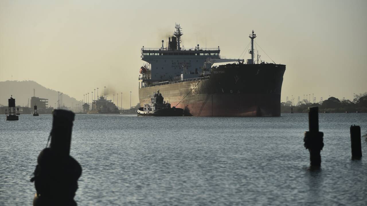 Climat: accord mondial pour réduire les émissions carbone du transport maritime