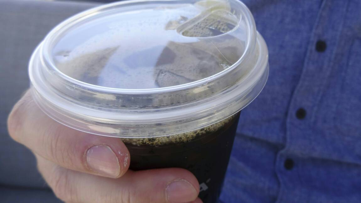 Starbucks annonce la suppression des pailles en plastique d'ici 2020
