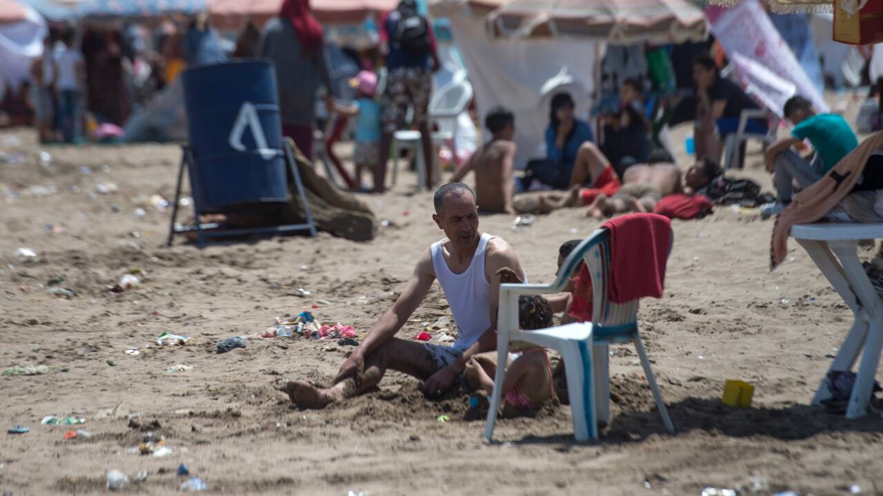 Au Maroc, des plages salies par les ordures