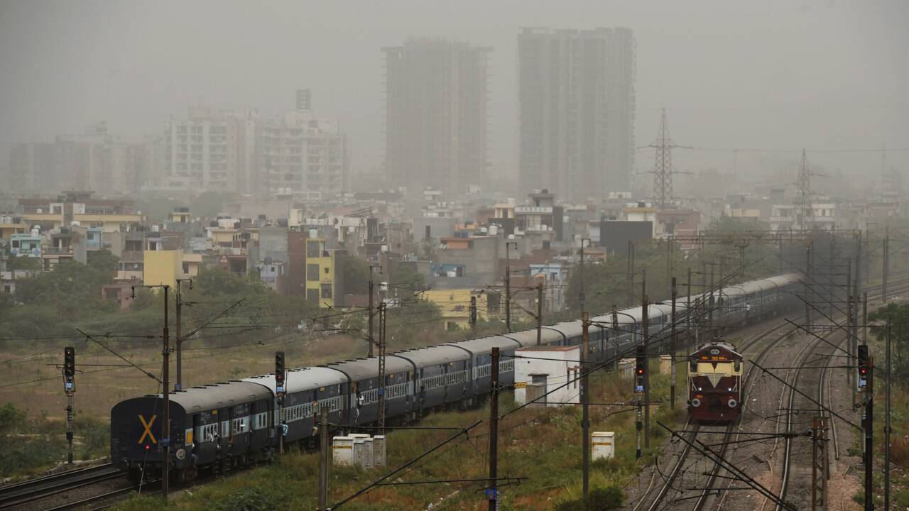 Une inhabituelle pollution estivale prend New Delhi à la gorge
