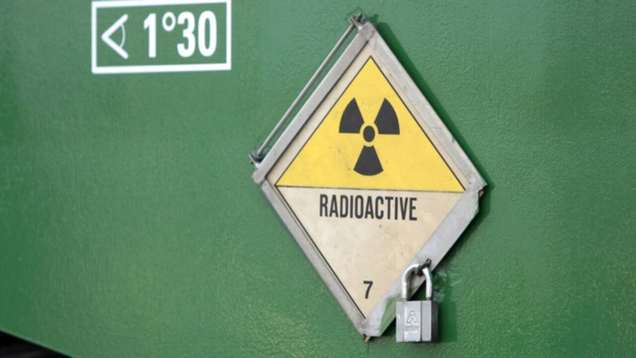 Départ d'un convoi de déchets radioactifs de France vers la Suisse