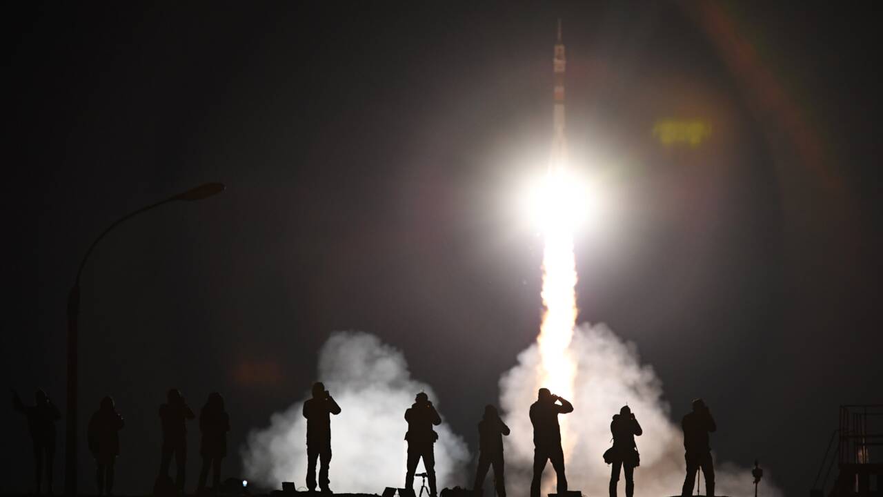 Une fusée Soyouz s'envole vers l'ISS avec trois spationautes à son bord