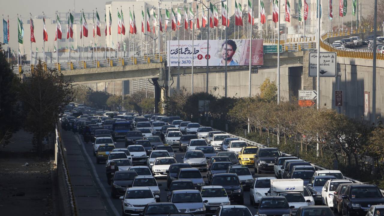 Pollution: Téhéran suffoque, la circulation automobile en cause