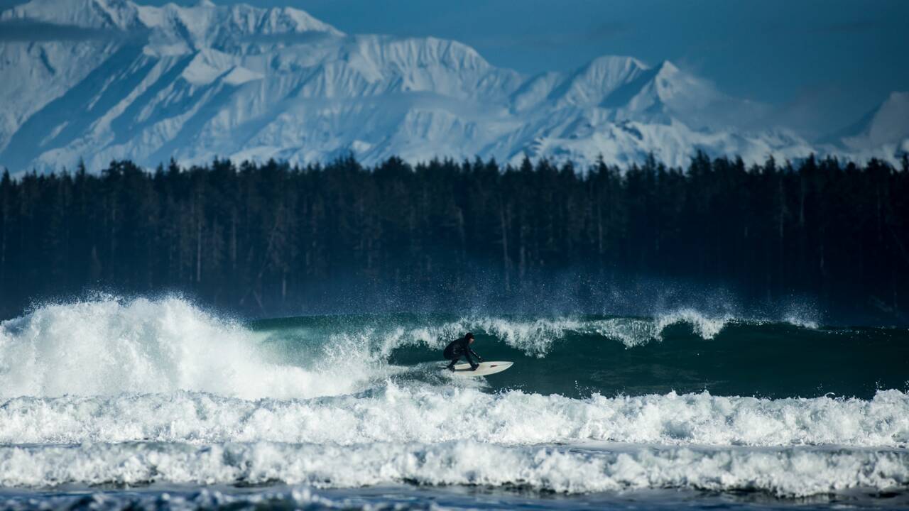 Surf en Alaska : vague de froid et d'aventure à Yakutat