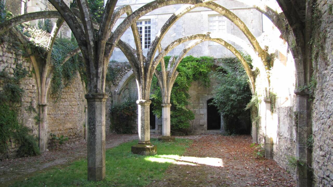 Saint-Michel en L'Herm : la remarquable abbaye royale