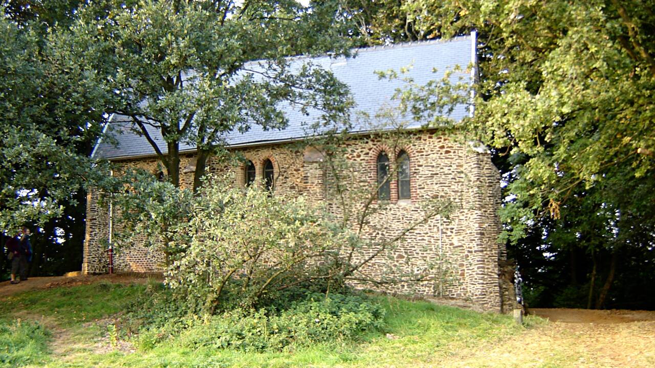 Mystères et croyances des Hauts-de-France : une chapelle à loques prophylactiques