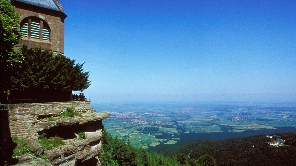 Alsace : sur le mont Saint-Odile, un mur énigmatique