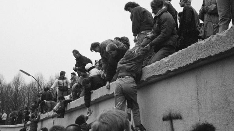 Trente Ans Apres Sa Chute Le Mur De Berlin En Huit Dates Cles Geo Fr