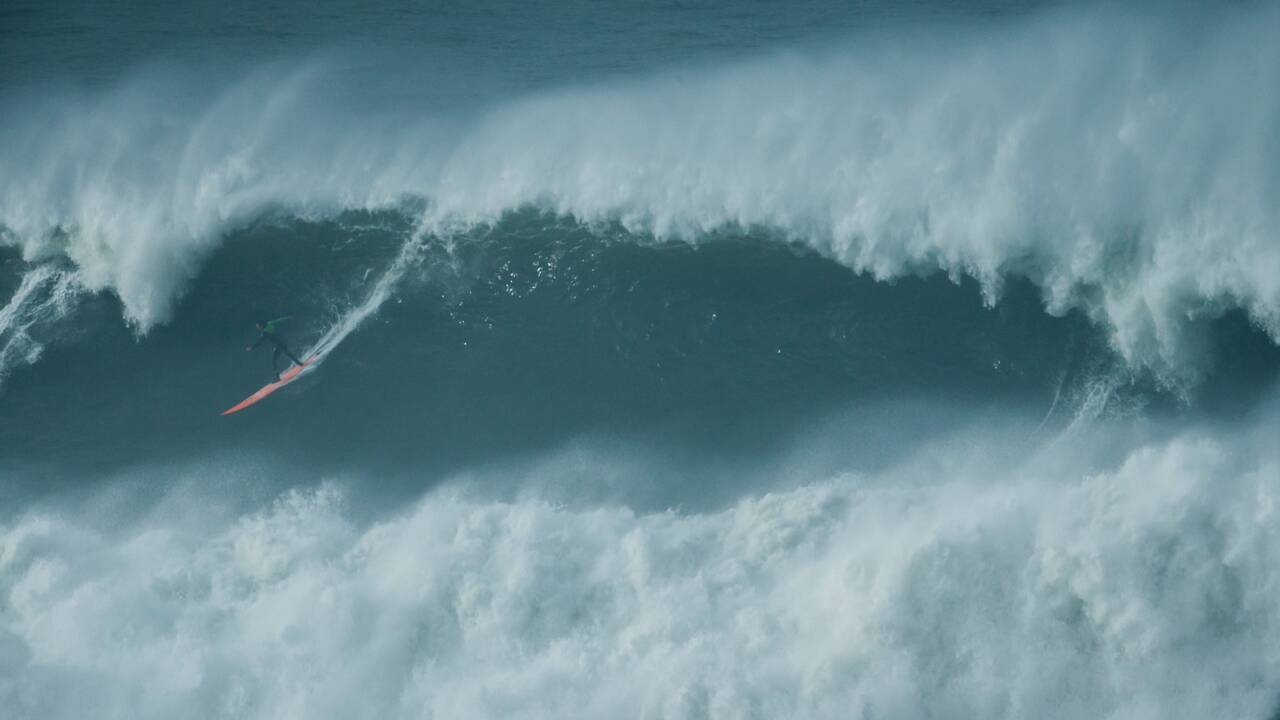 Mavericks : à l'assaut d'une des vagues les plus dangereuses du monde avec les champions de surf