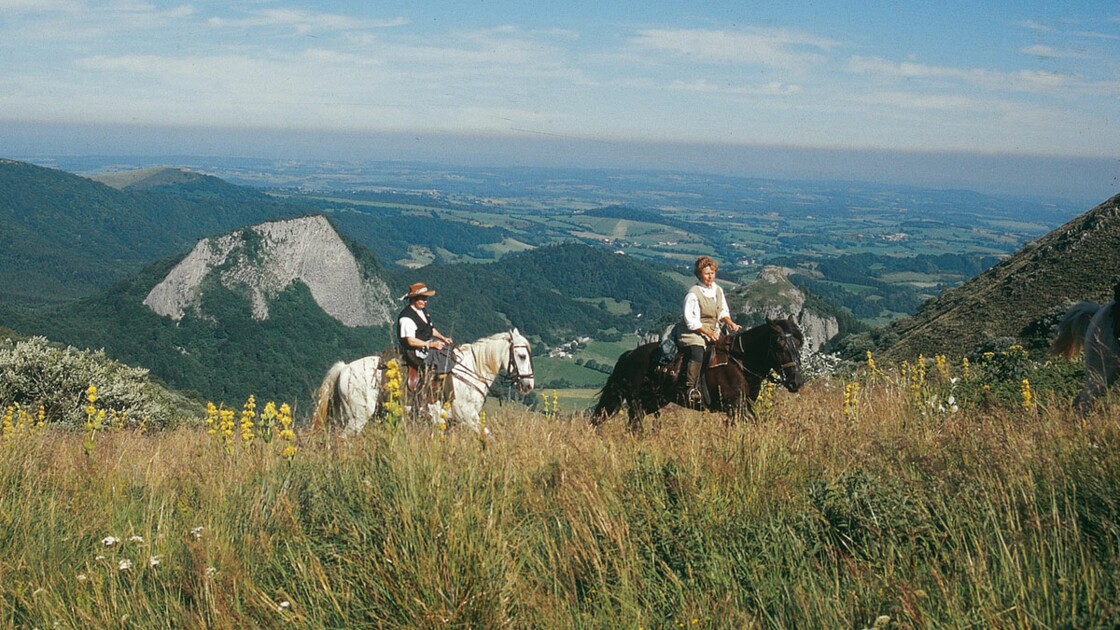 Le Parc Naturel Regional Des Volcans D Auvergne Geo Fr