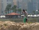 A Beyrouth, des Libanais se rassemblent pour nettoyer une plage