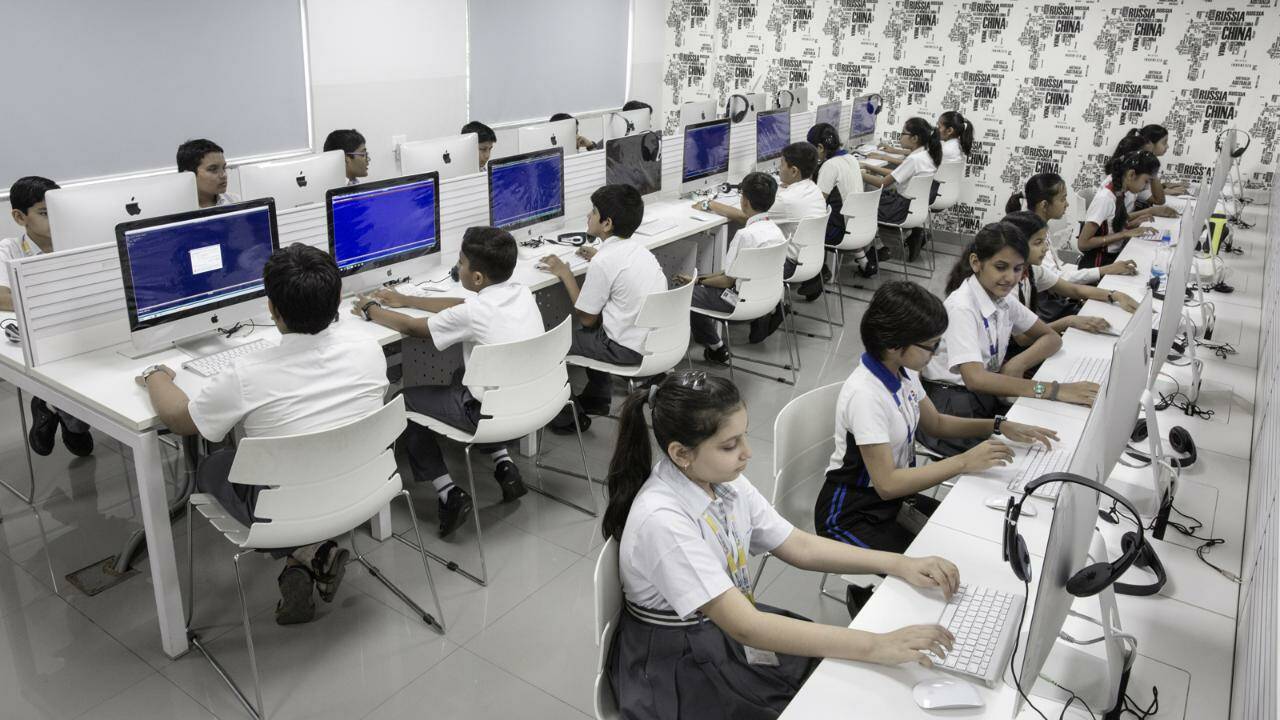 VIDÉO - Inde : immersion dans une école high-tech de Calcutta