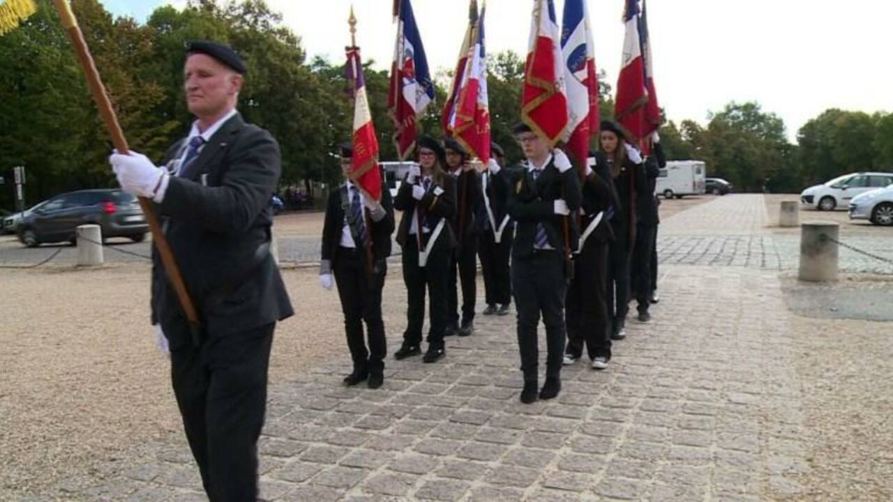 À Clichy, des jeunes porte-drapeaux viennent assurer la relève
