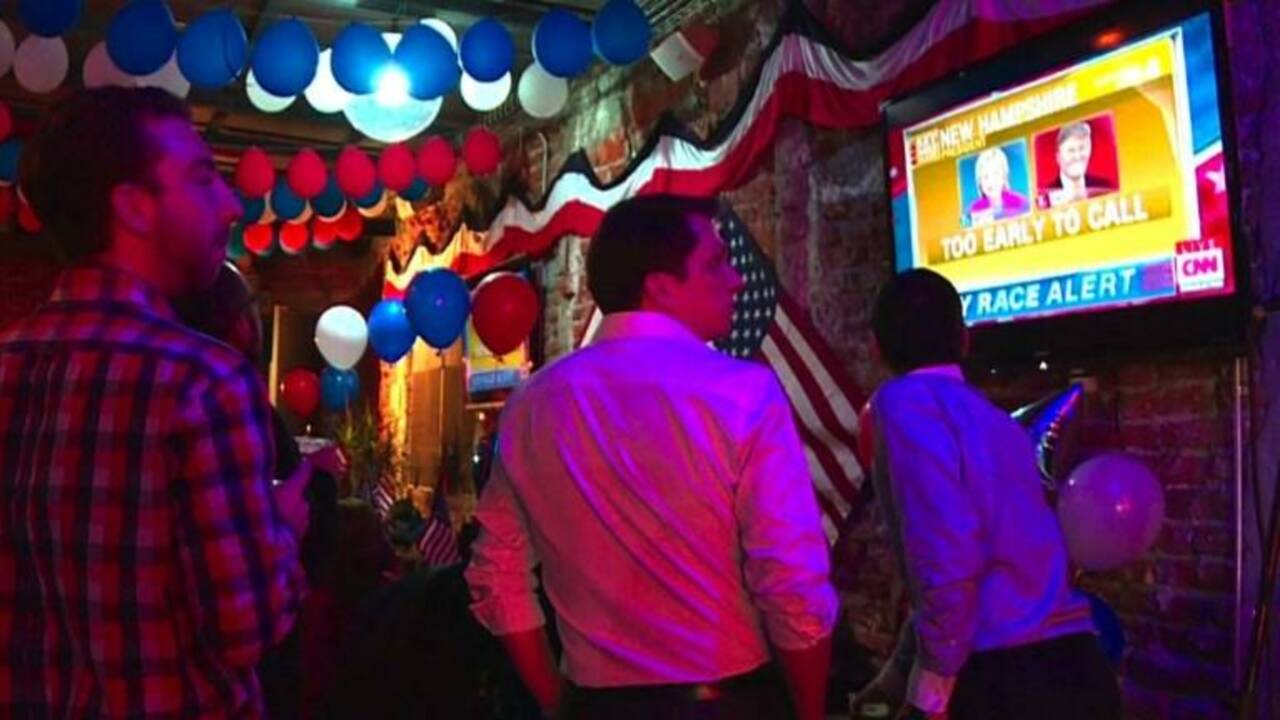 Attente des résultats des élections dans un bar de Mexico