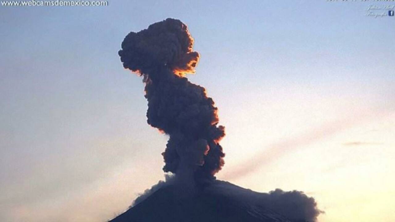 Au Mexique, éruption du volcan Popocatepetl