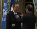 Ban Ki-Moon reçoit la légion d'honneur