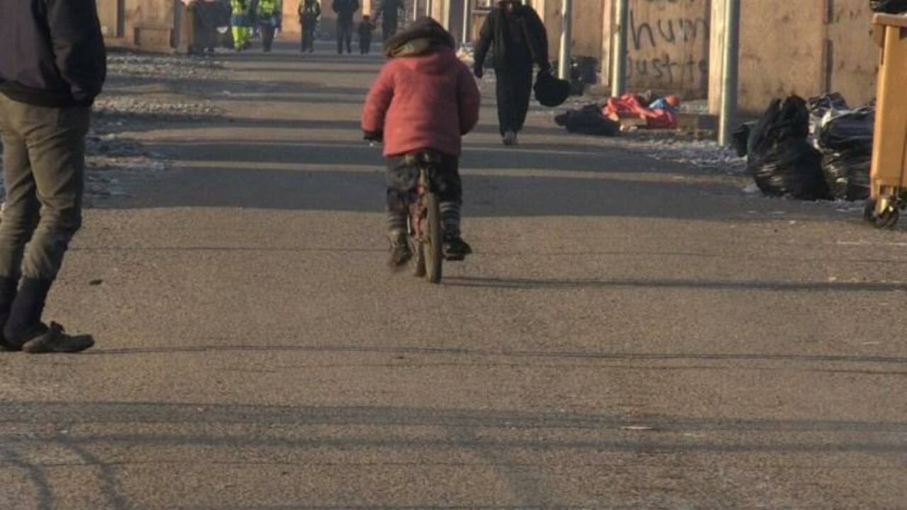 Calais, le retour précoce de migrants bravant le froid