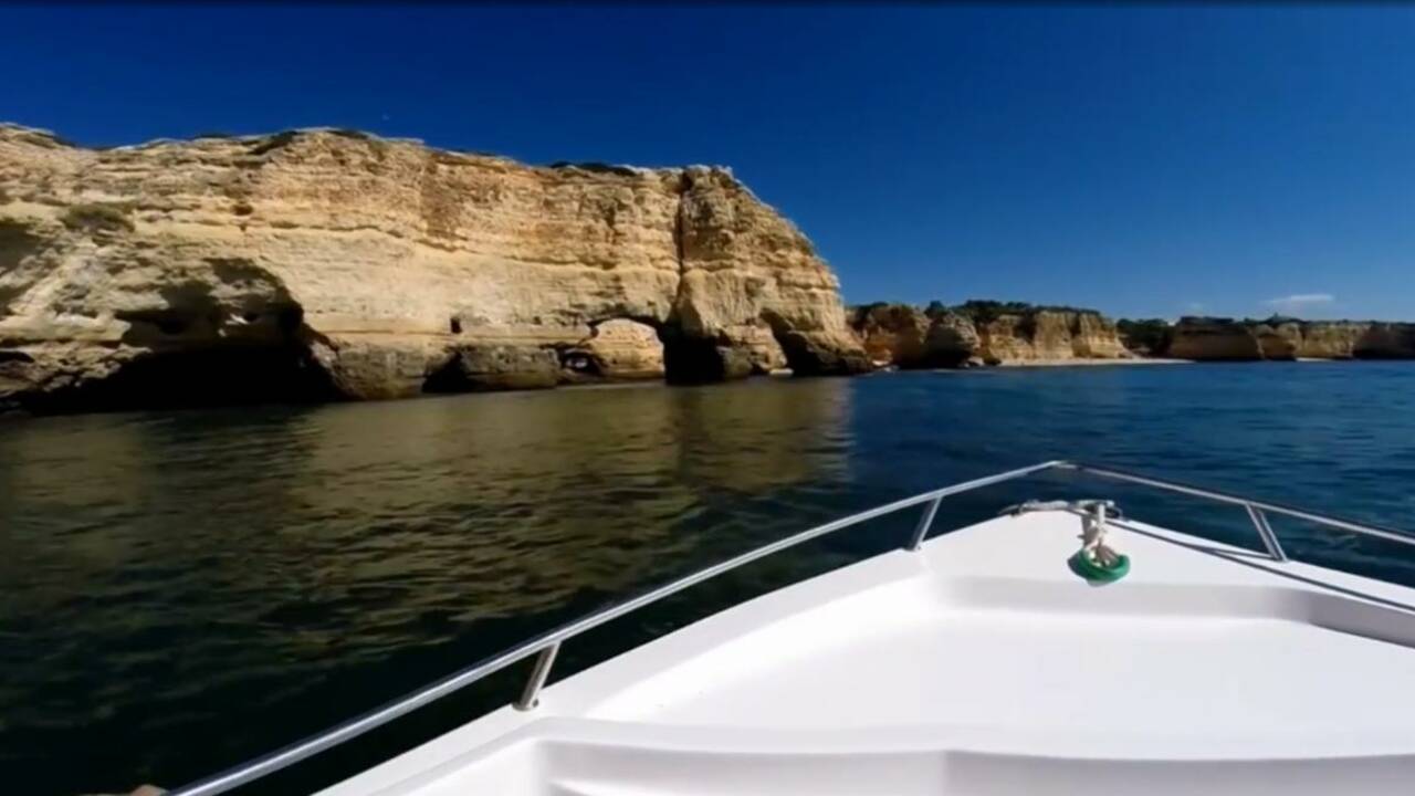 VIDÉO - Découvrez la plage voûtée de Benagil, au Portugal